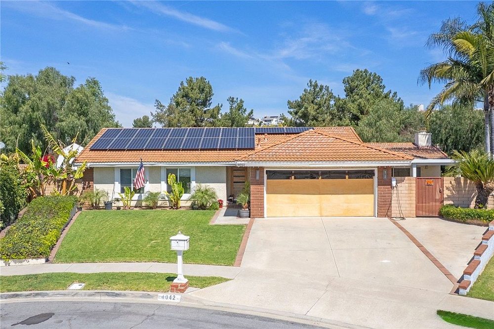 4042 Jeffrey Dr front exterior